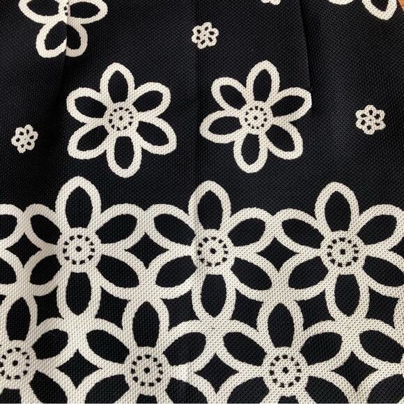 Answer Made in Korea Flower graphic Black Cream Pencil Mini Skirt Women’s size S - Picture 3 of 9